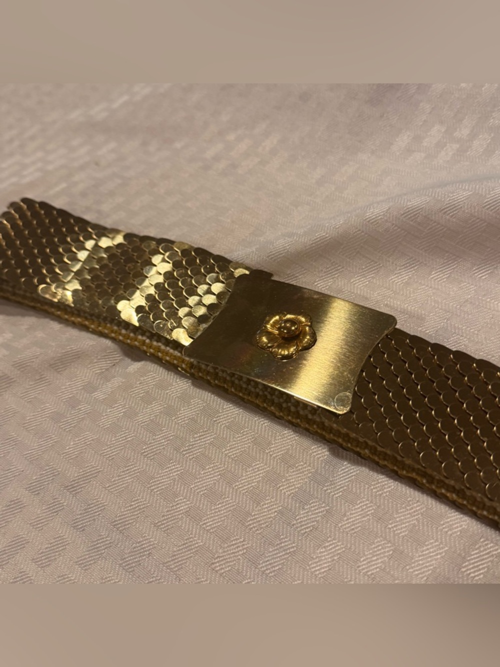 Vintage 1980s Gold Metallic Scaled  Stretch Belt with Floral Buckle Glam Loud - Picture 5 of 6